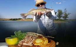 VIDEO. Doi pescari gurmanzi. Salai cu piept de rata are premiera joi la F&H